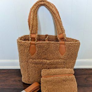 GILI Reversible Sherpa Tote Sherpa Pouch Biscuit NEW A468481